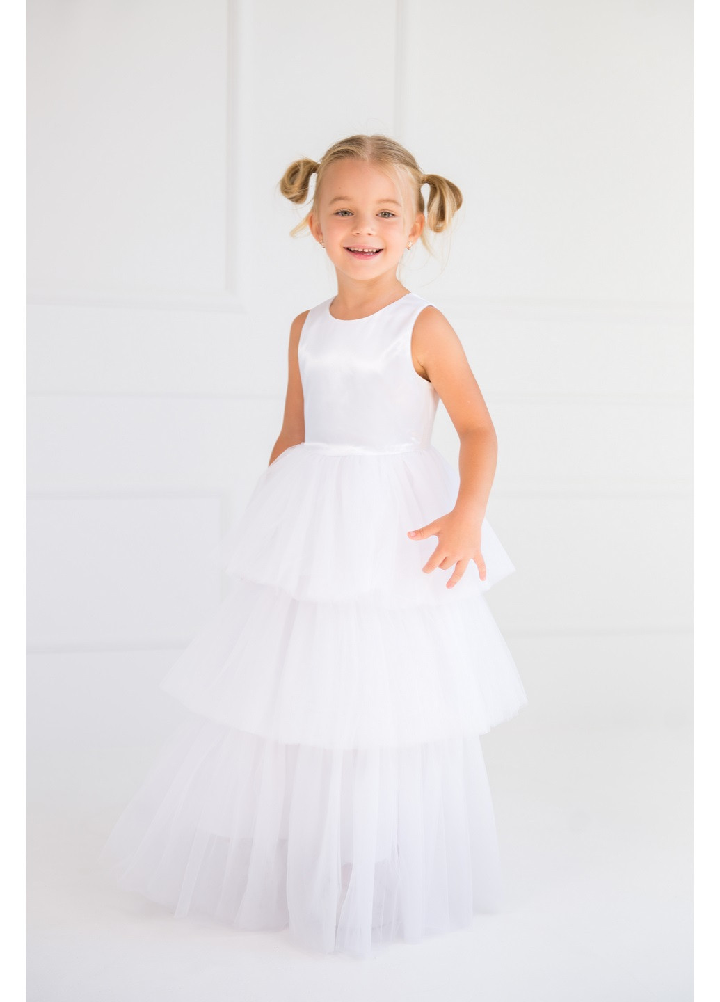 Біла ошатне плаття для дівчинки тришарове біле Color Dreams (196894637)