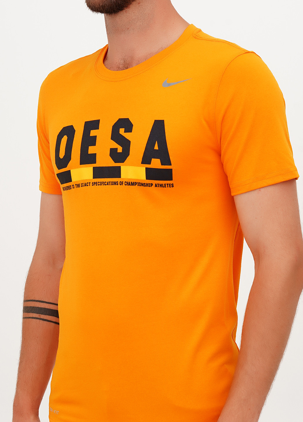 Помаранчева футболка Nike