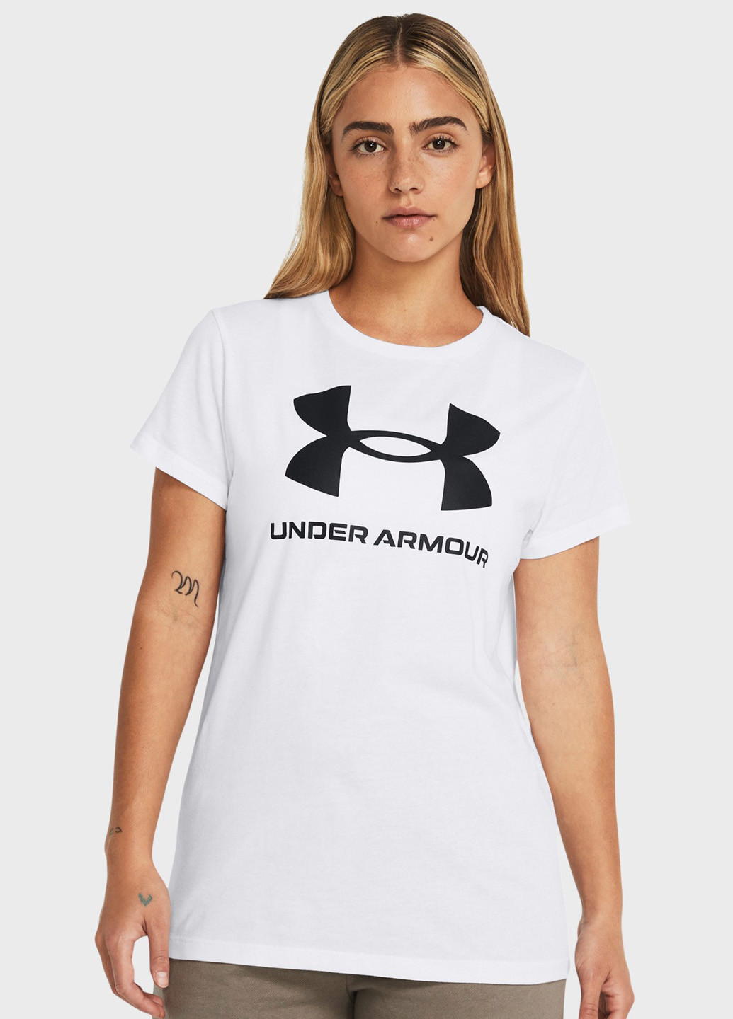 Белая летняя футболка Under Armour