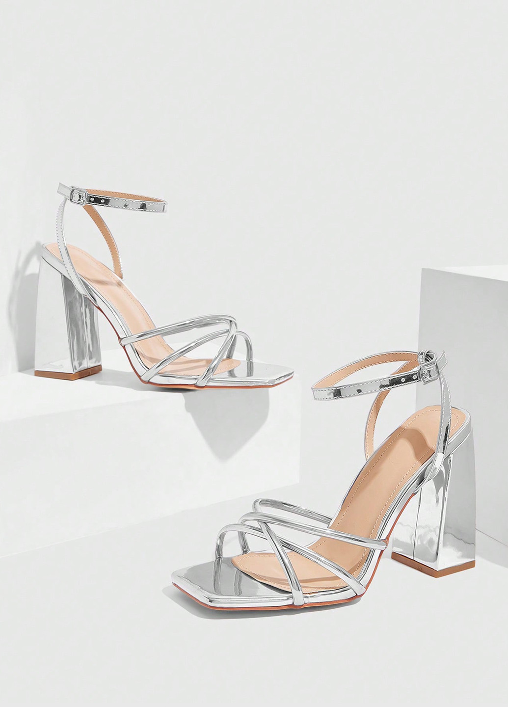 Серебряные босоножки SHEIN с ремешком