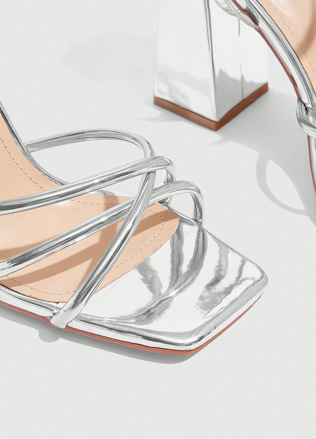Серебряные босоножки SHEIN с ремешком