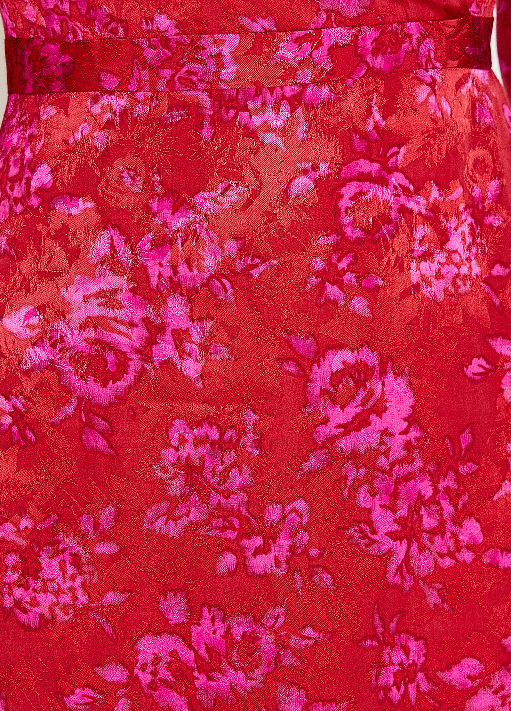 Малиновое коктейльное платье на запах KOTON с цветочным принтом