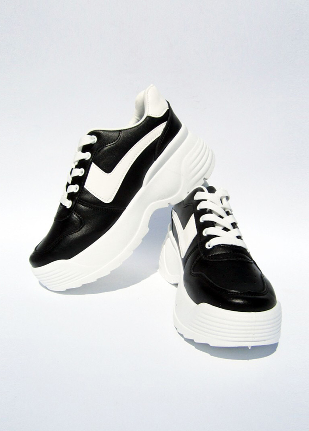 Чорно-білі осінні кросівки Demax