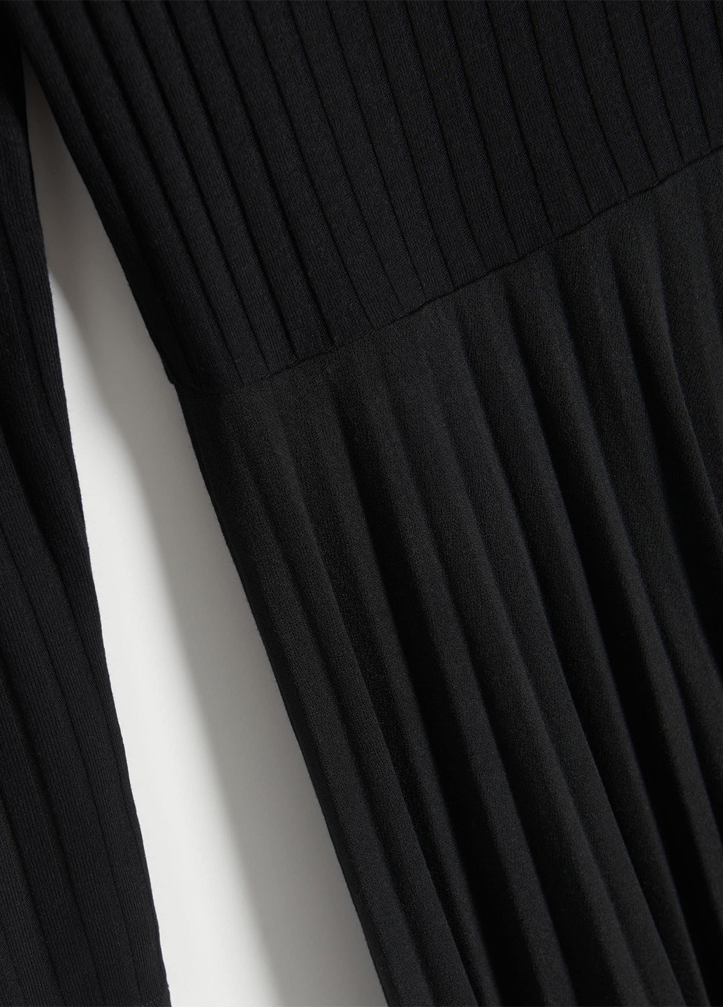 Черное кэжуал платье клеш, плиссированное Reserved однотонное
