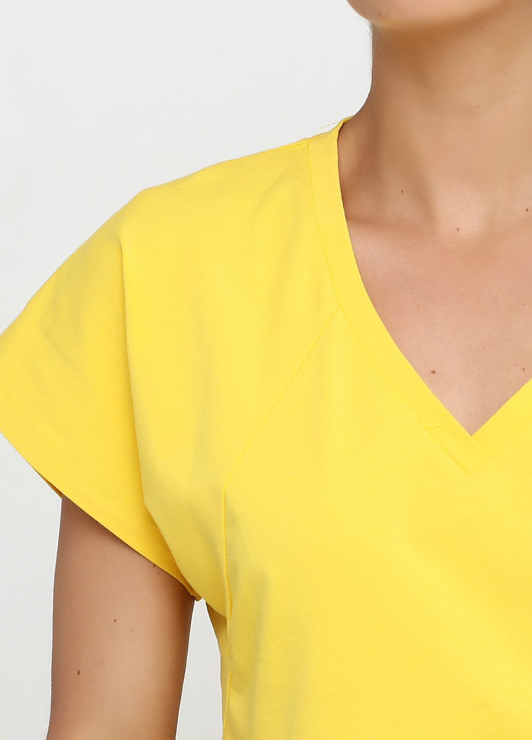 Желтая всесезон футболка DIVO