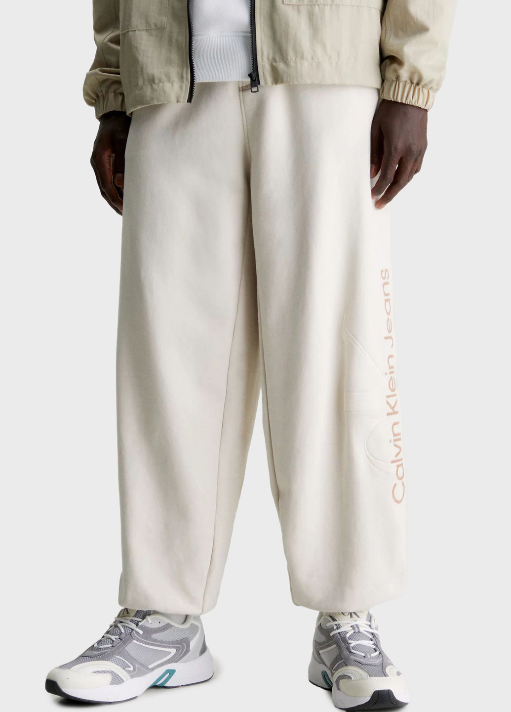 Светло-бежевые кэжуал демисезонные джоггеры брюки Calvin Klein Jeans