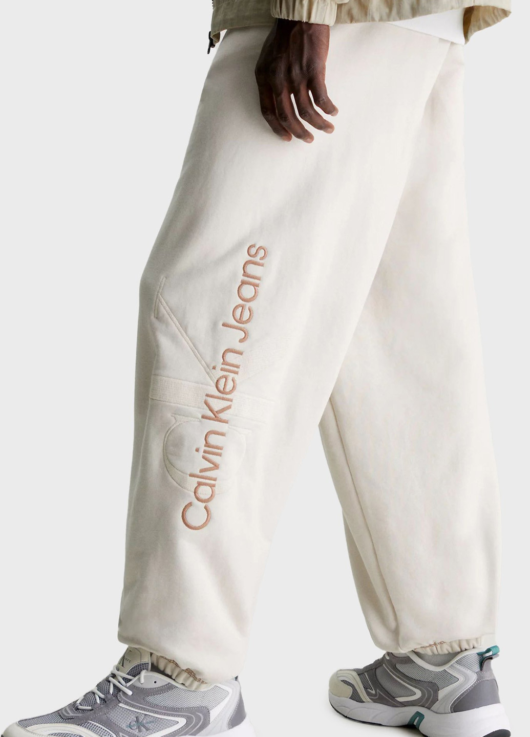 Светло-бежевые кэжуал демисезонные джоггеры брюки Calvin Klein Jeans
