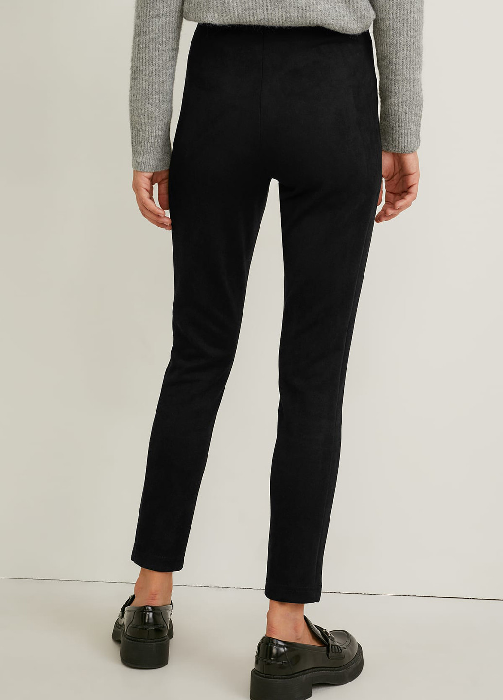 Черные кэжуал демисезонные укороченные, зауженные брюки C&A