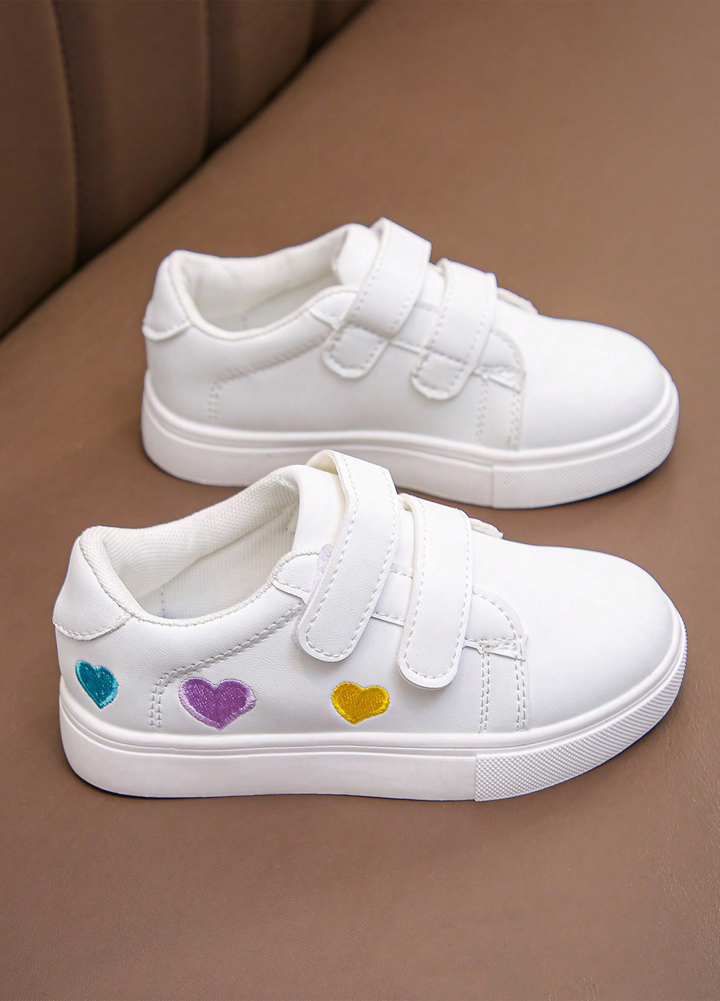 Білі осінні кросівки SHEIN