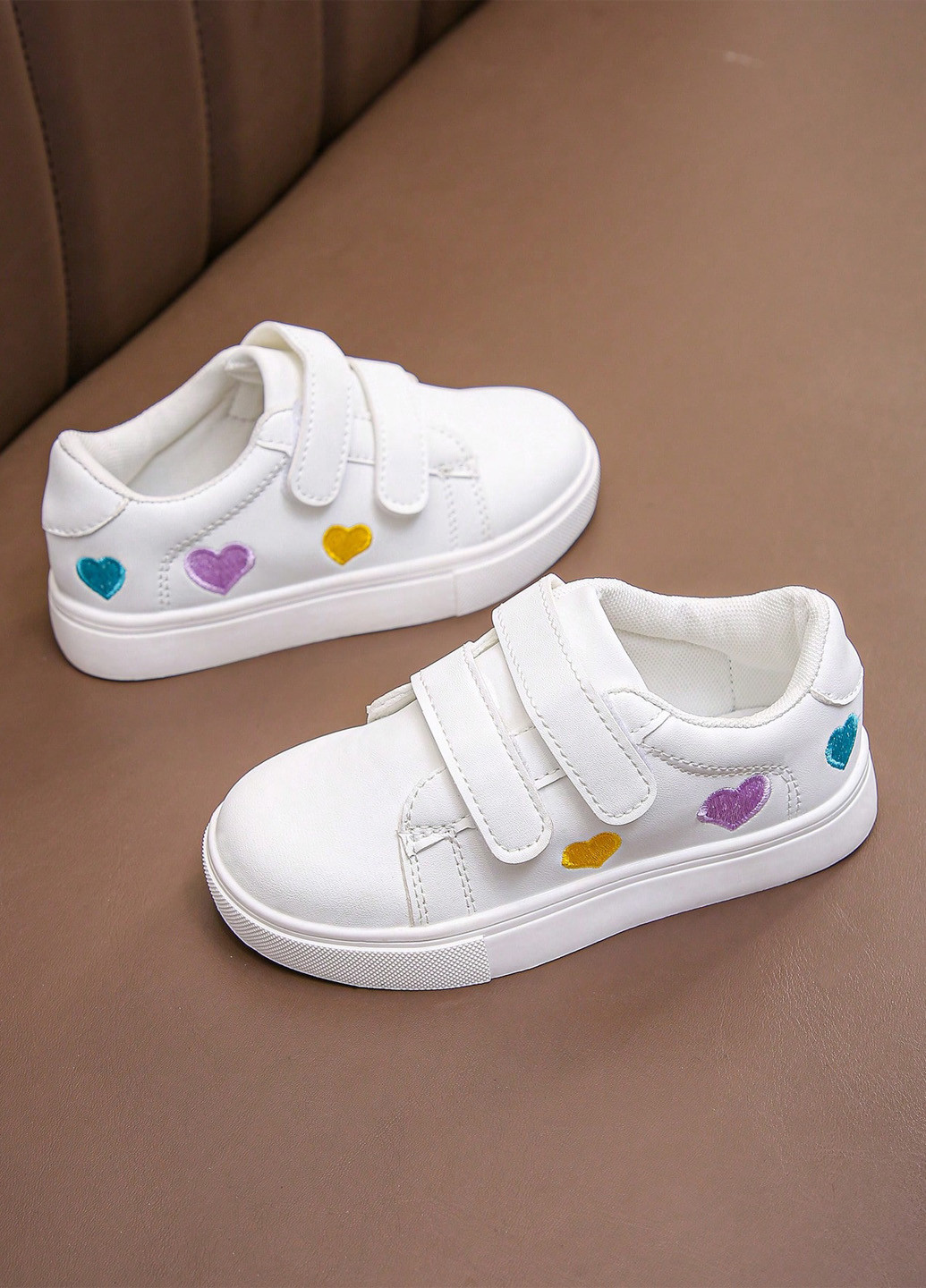 Білі осінні кросівки SHEIN