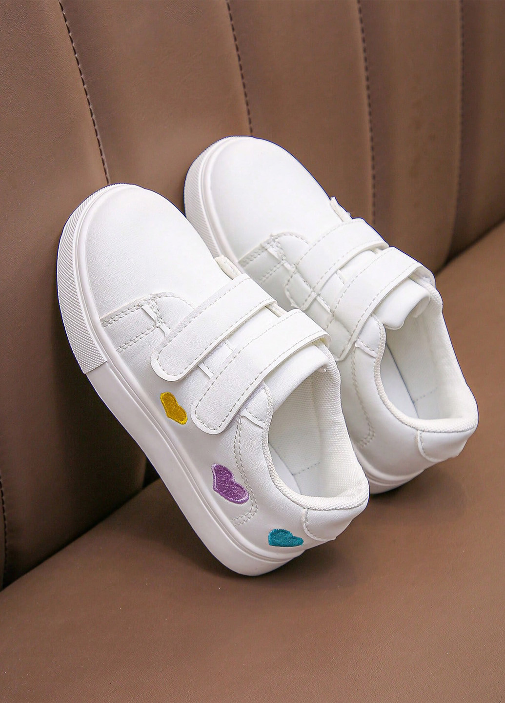 Білі осінні кросівки SHEIN