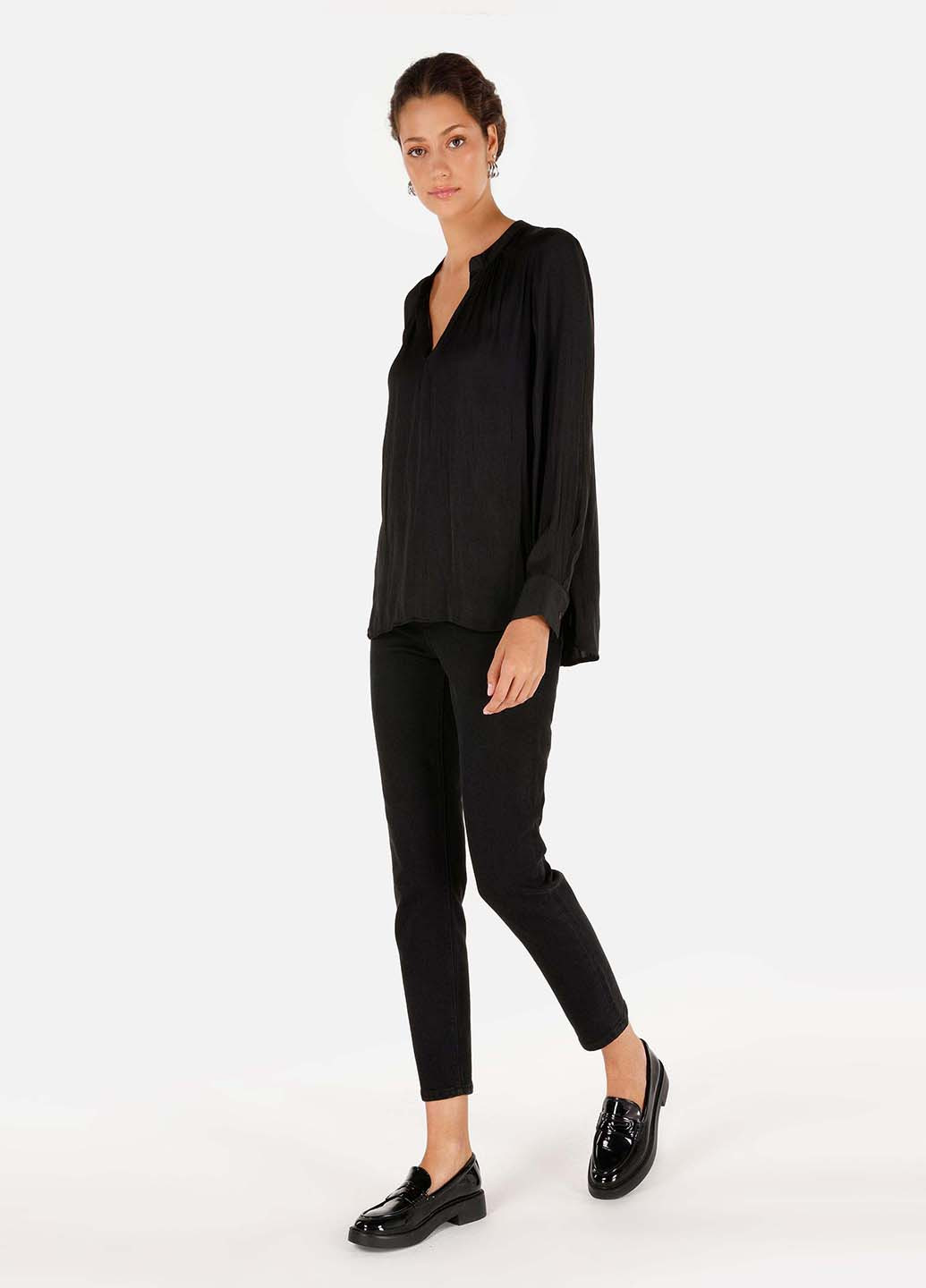 Чёрная блуза Colin's