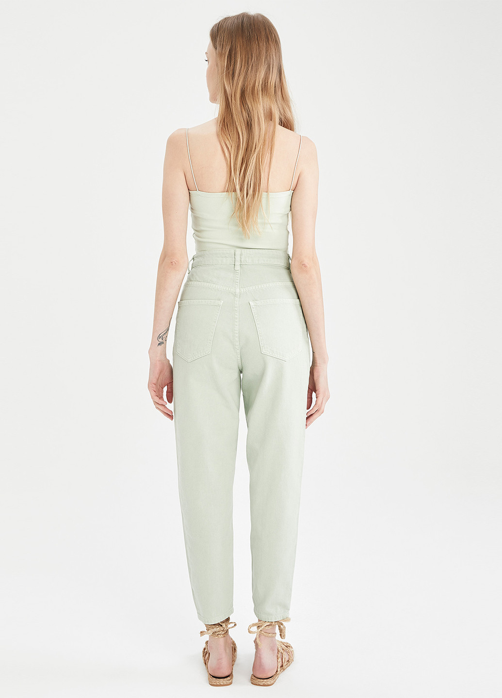 Светло-зеленые летние зауженные брюки DeFacto