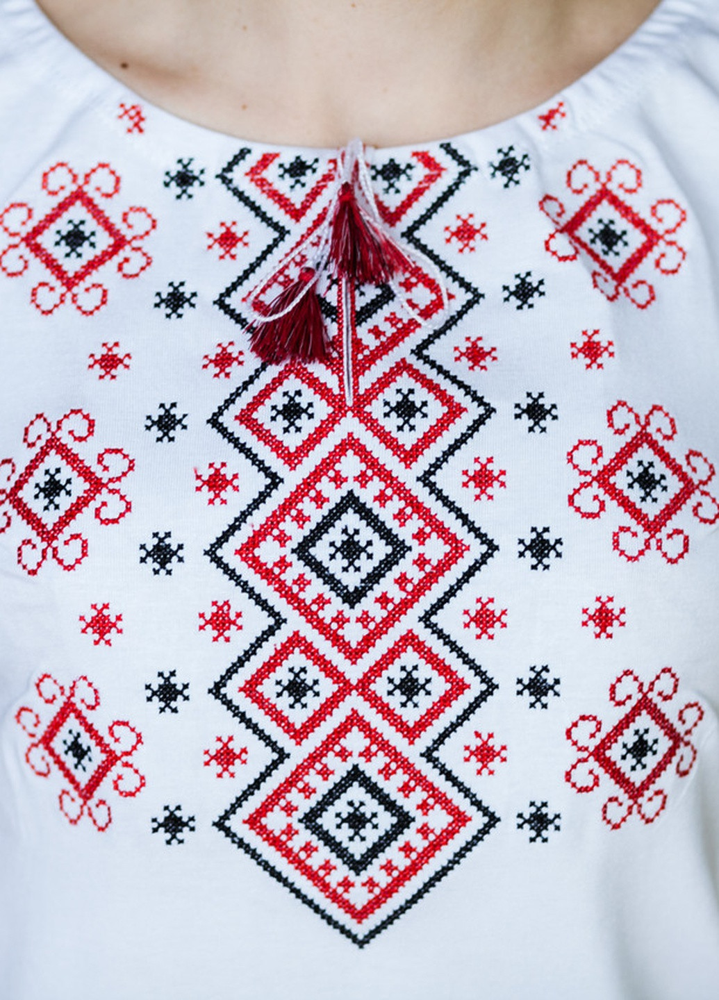 Женская вышитая футболка Карпатский орнамент красная вышивка Melanika (250206181)
