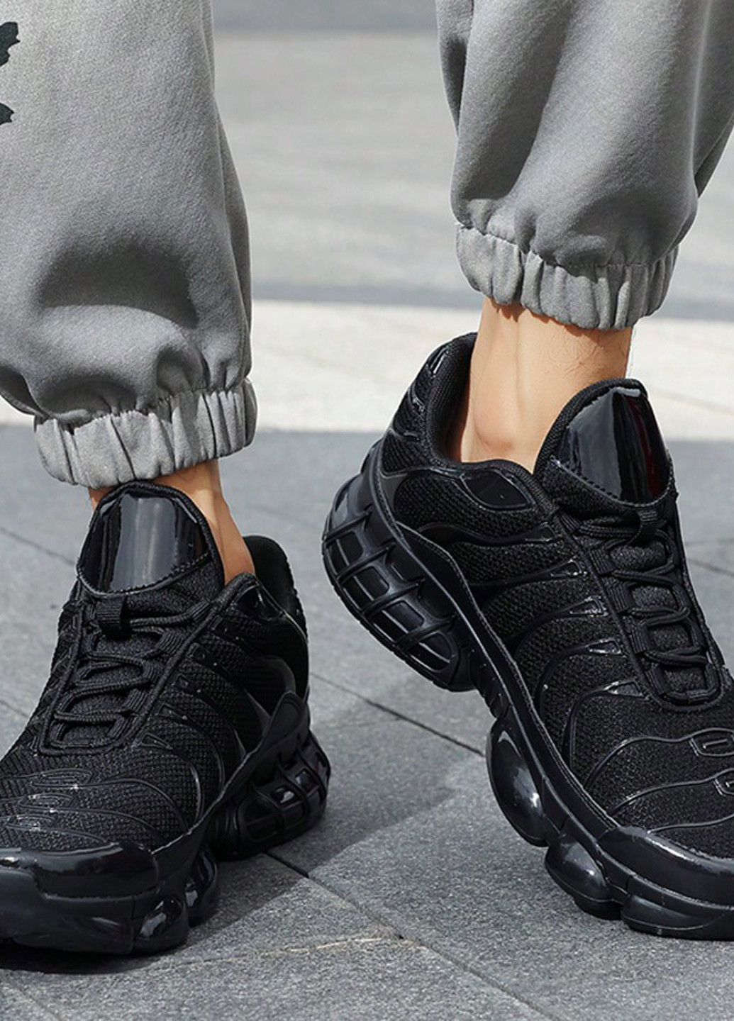 Чорні всесезон кросівки SHEIN