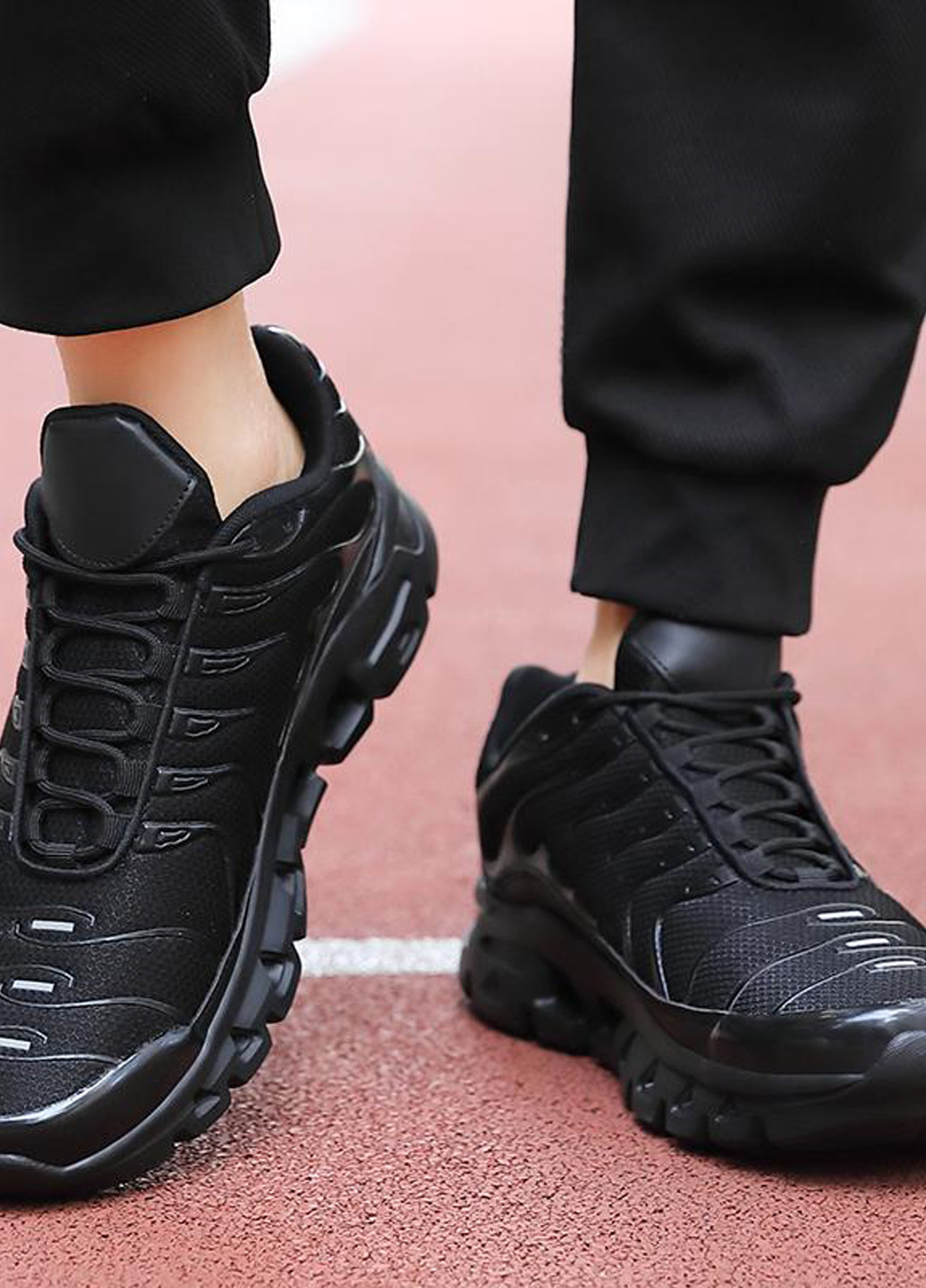 Чорні всесезон кросівки SHEIN