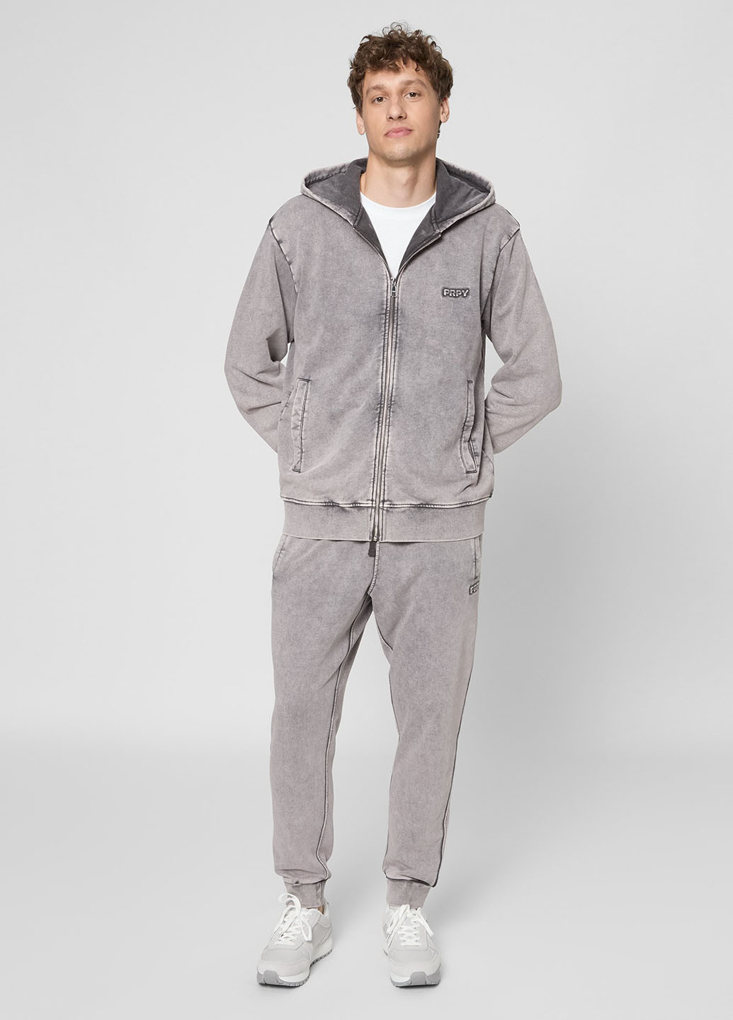 Серые спортивные демисезонные джоггеры брюки PRPY