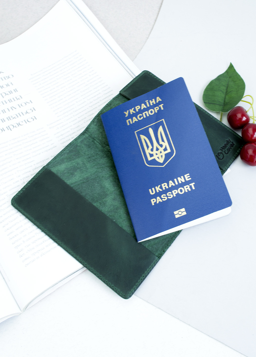 Подарочный набор №63 "Ukraine" (зеленый) в коробке: обложка на паспорт + обложка на права + ключница HandyCover (253636325)