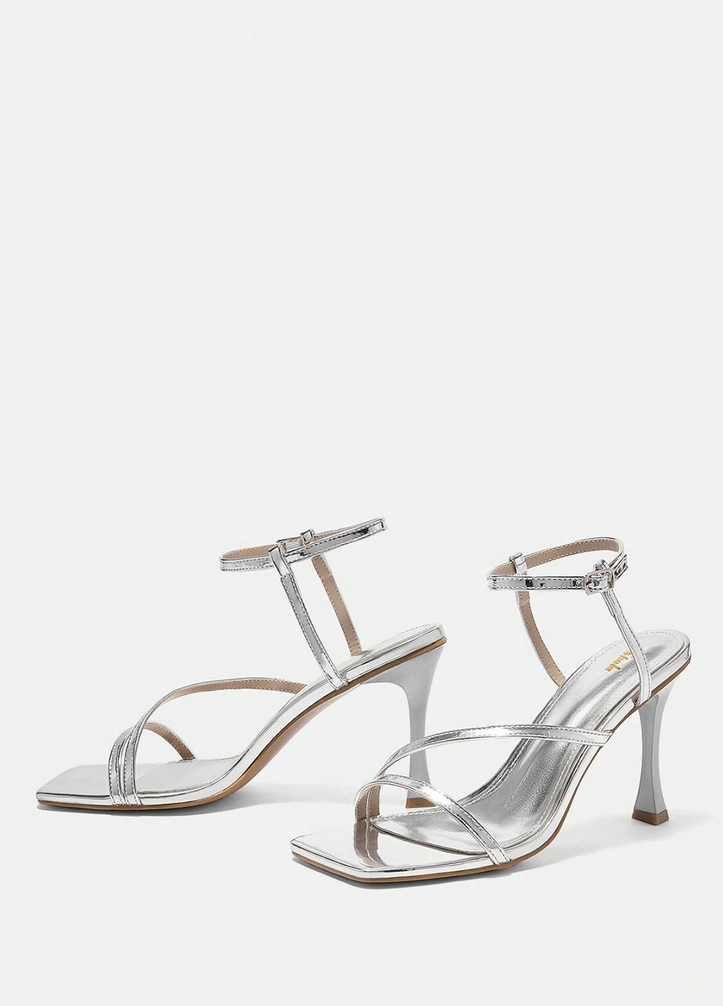 Серебряные босоножки SHEIN с ремешком лаковые