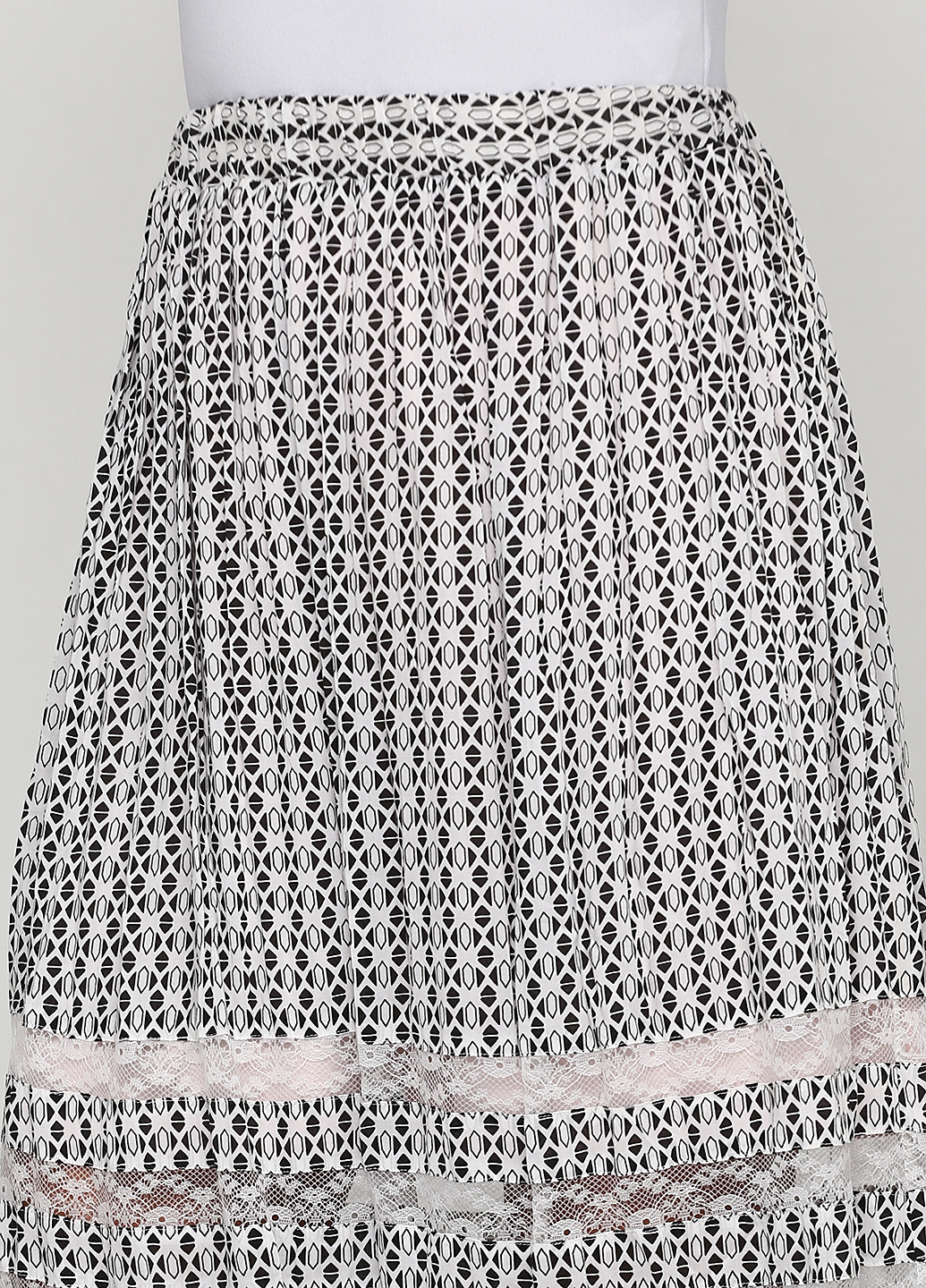 Черно-белая кэжуал с абстрактным узором юбка Silvian Heach