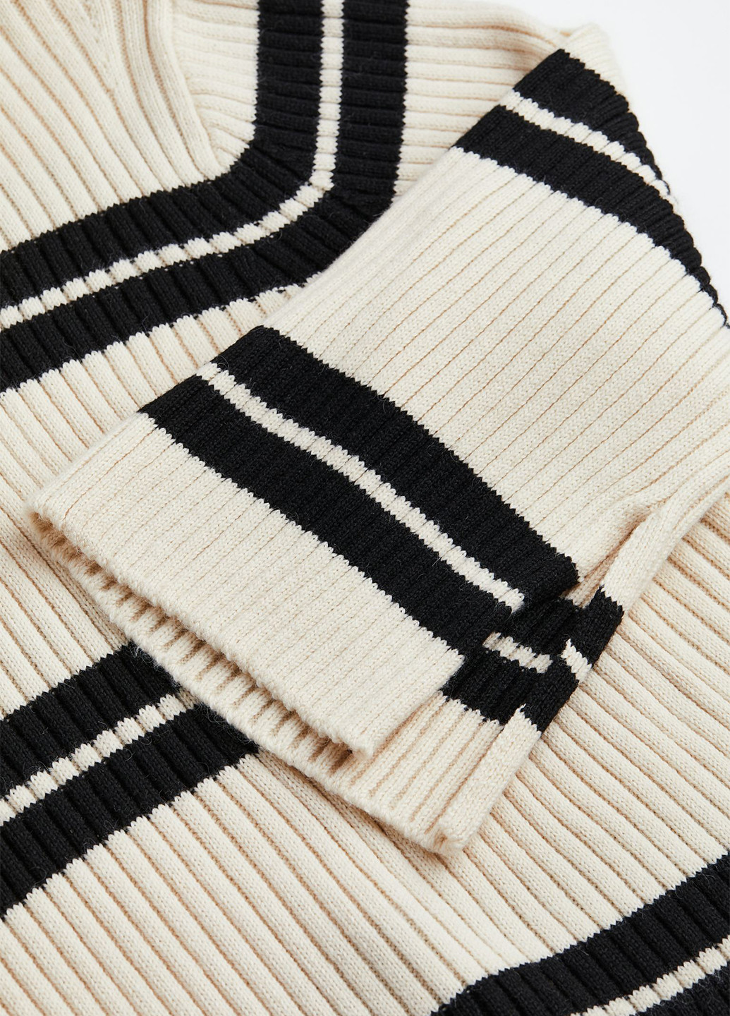 Молочный зимний светр зимовий вільного крою H&M