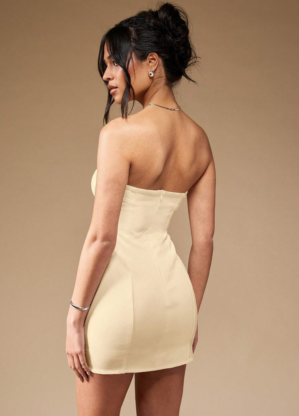 Кремовое коктейльное, кэжуал платье с открытыми плечами SHEIN однотонное