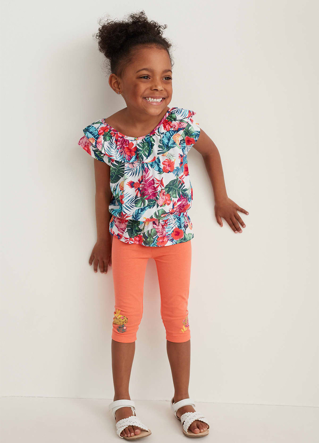 Белая цветочной расцветки блузка C&A летняя