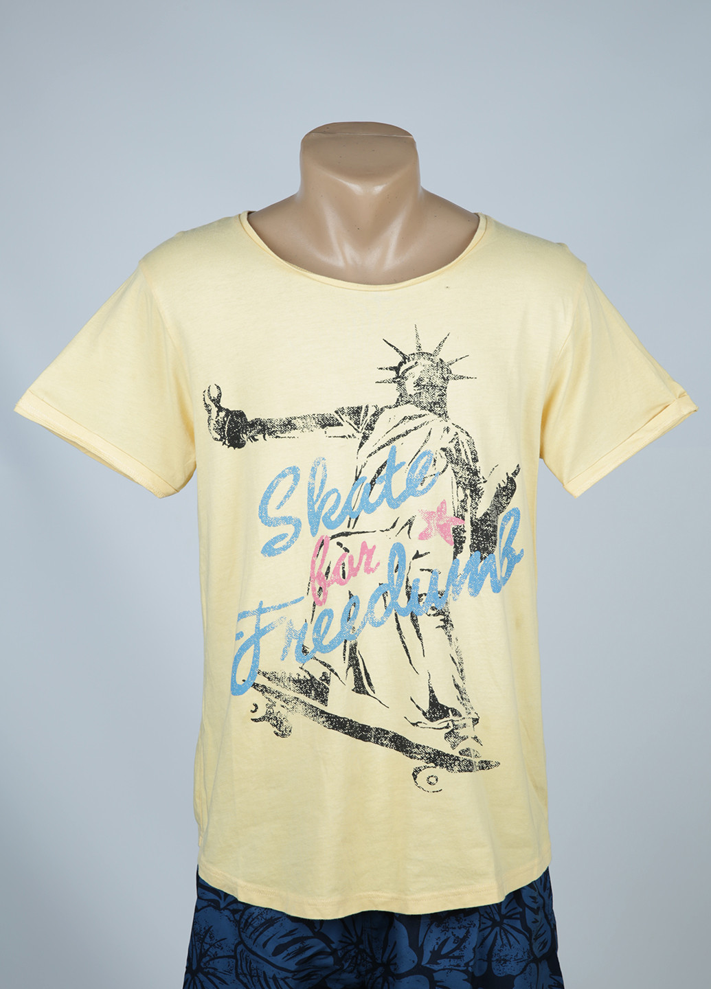 Желтая футболка Saints & Mortals