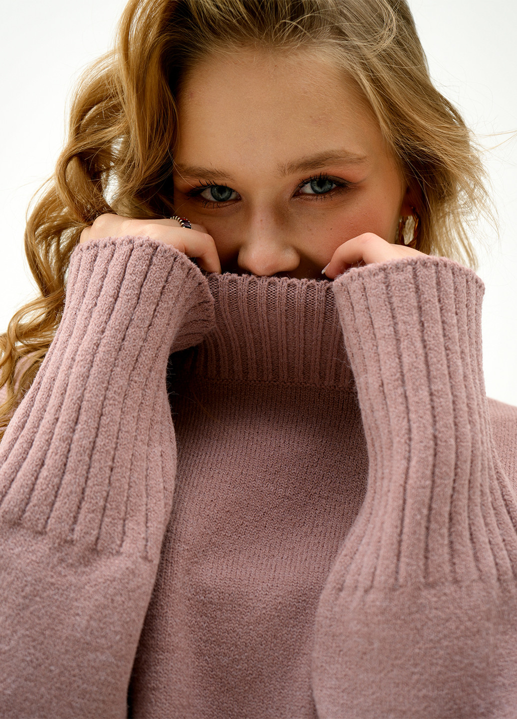 Розово-коричневый зимний свитер Sewel