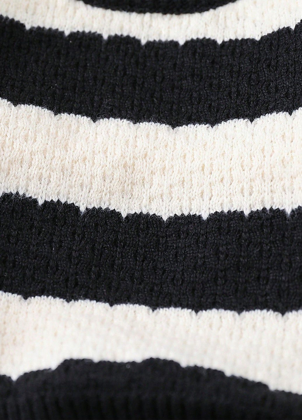 Черно-белый демисезонный свитер SHEIN