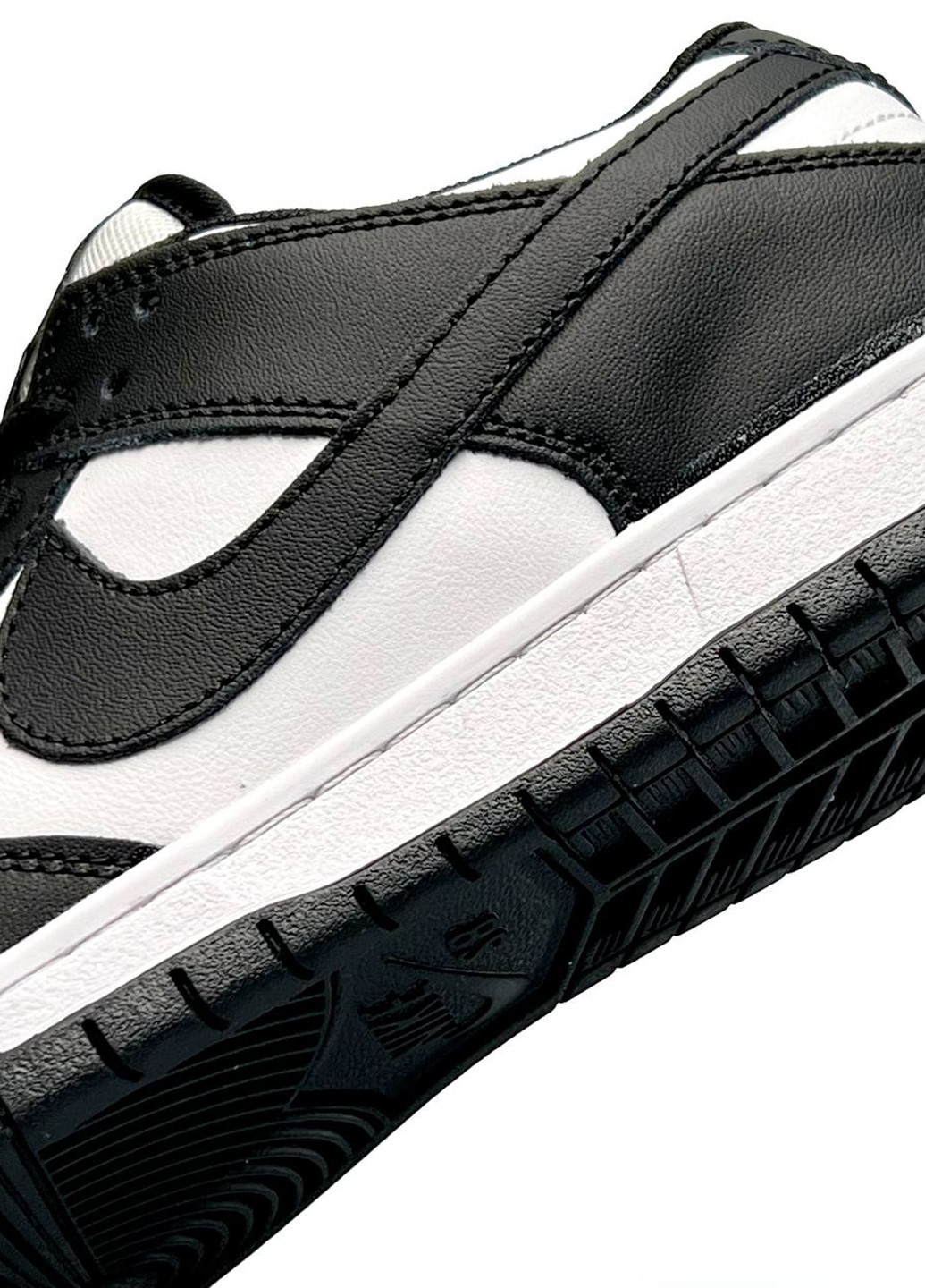 Чорно-білі всесезон кросівки Nike SB Dunk Low Pro Black White