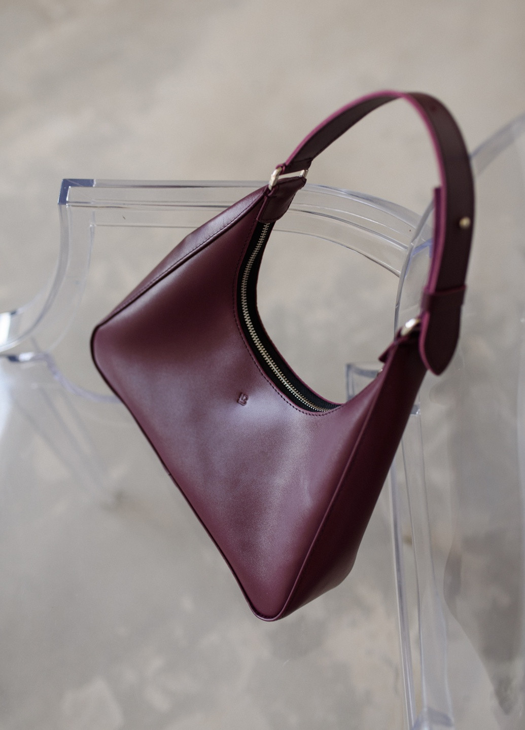 Витончена жіноча сумка арт. 620 з натуральної шкіри із легким глянцем бордового кольору Boorbon (254967644)