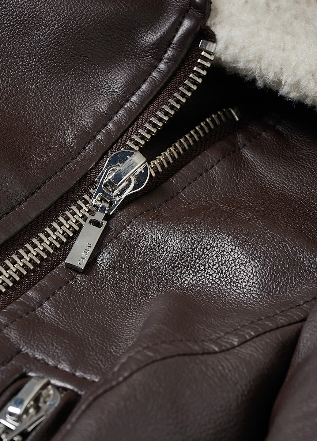 Темно-коричневая демисезонная куртка косуха C&A