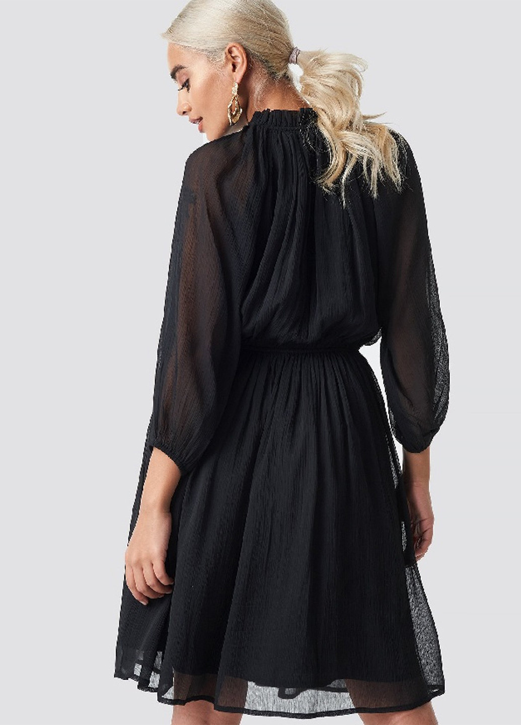 Черное кэжуал платье клеш NA-KD однотонное