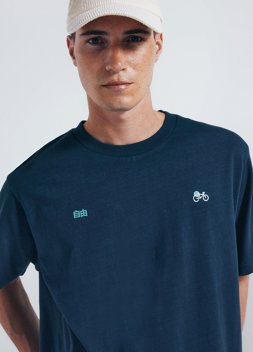 Темно-синя футболка Springfield