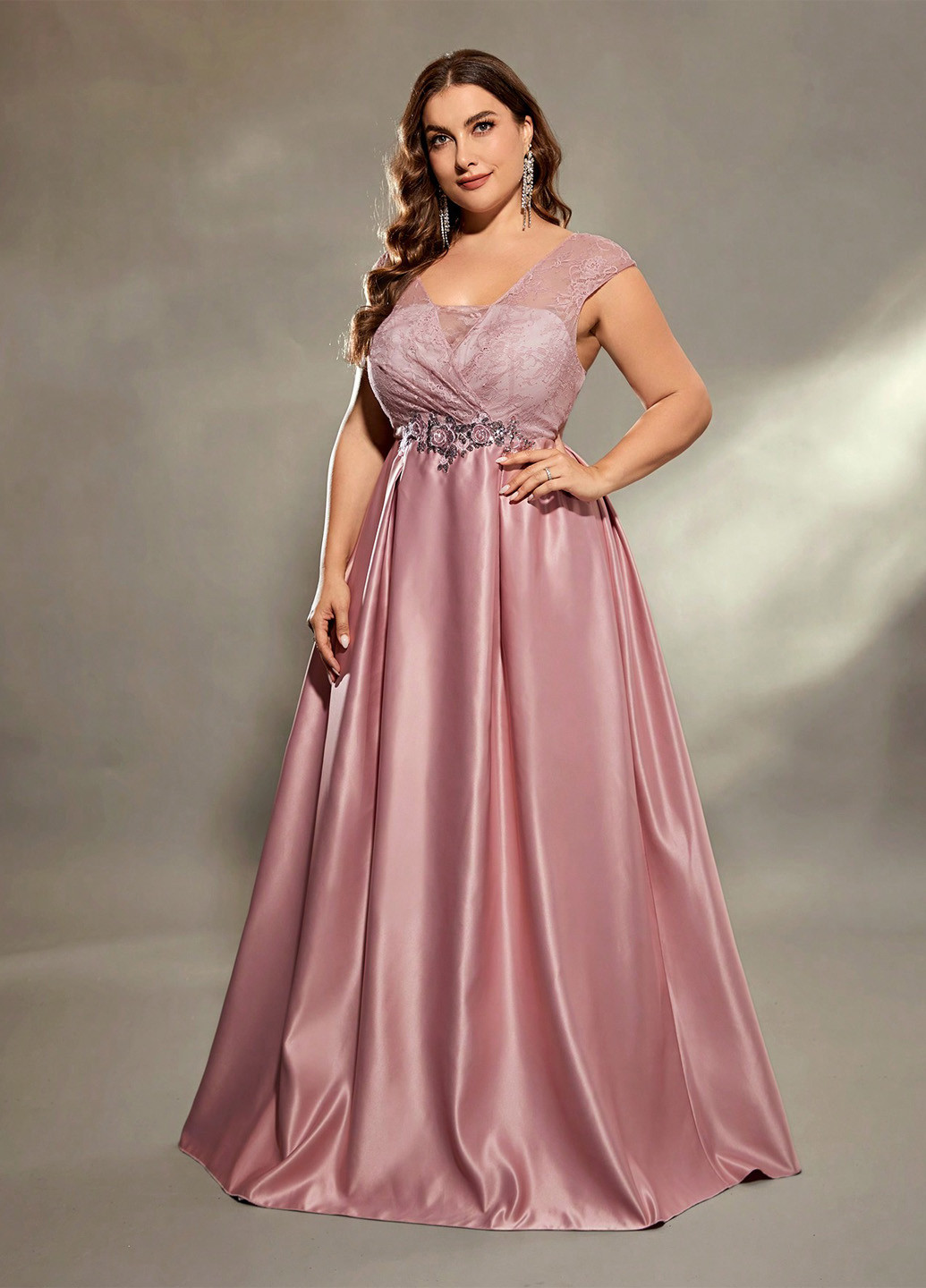 Розовое вечернее платье с открытой спиной SHEIN однотонное