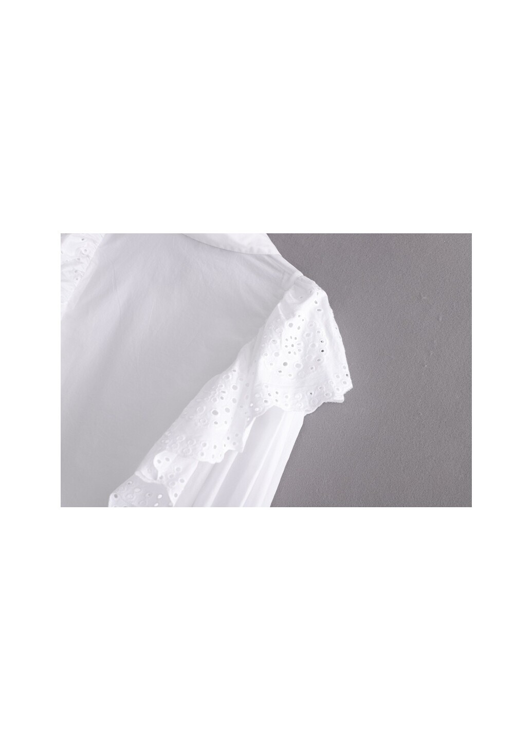 Белая демисезонная блуза женская с воланами lovely Berni Fashion 58703