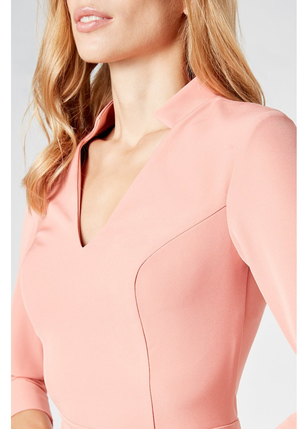 Пудрова ділова сукня лілія футляр BYURSE однотонна