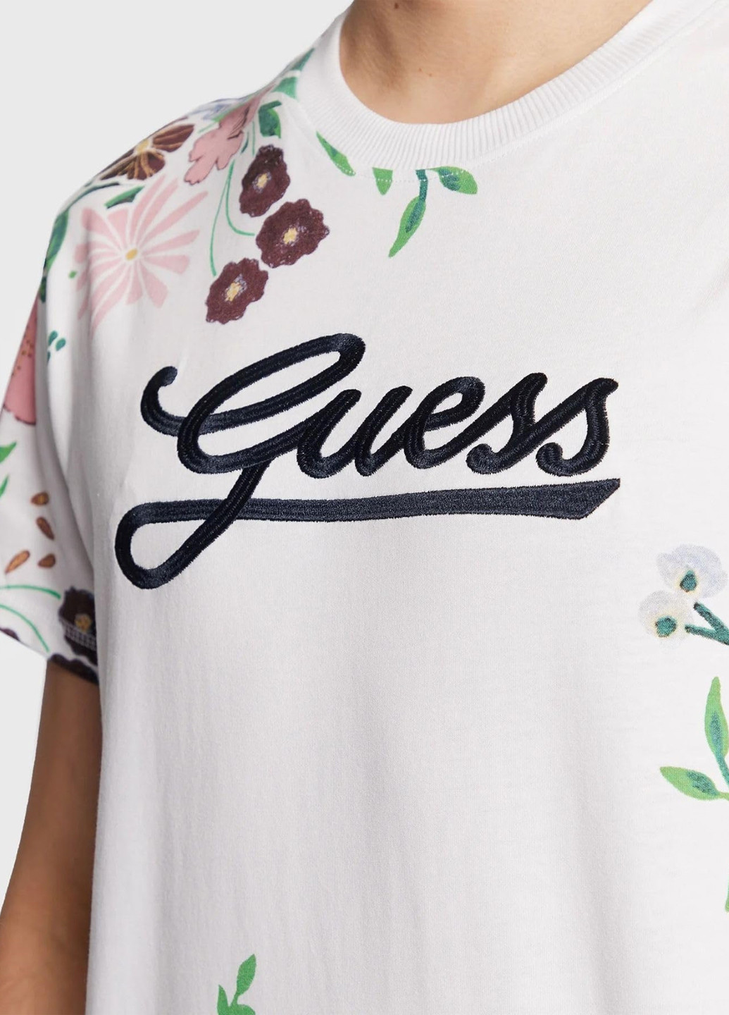 Белая футболка Guess