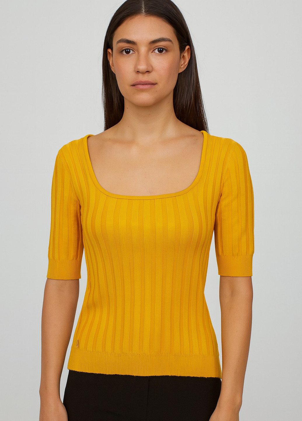 Горчичный демисезонный свитер Vicolo