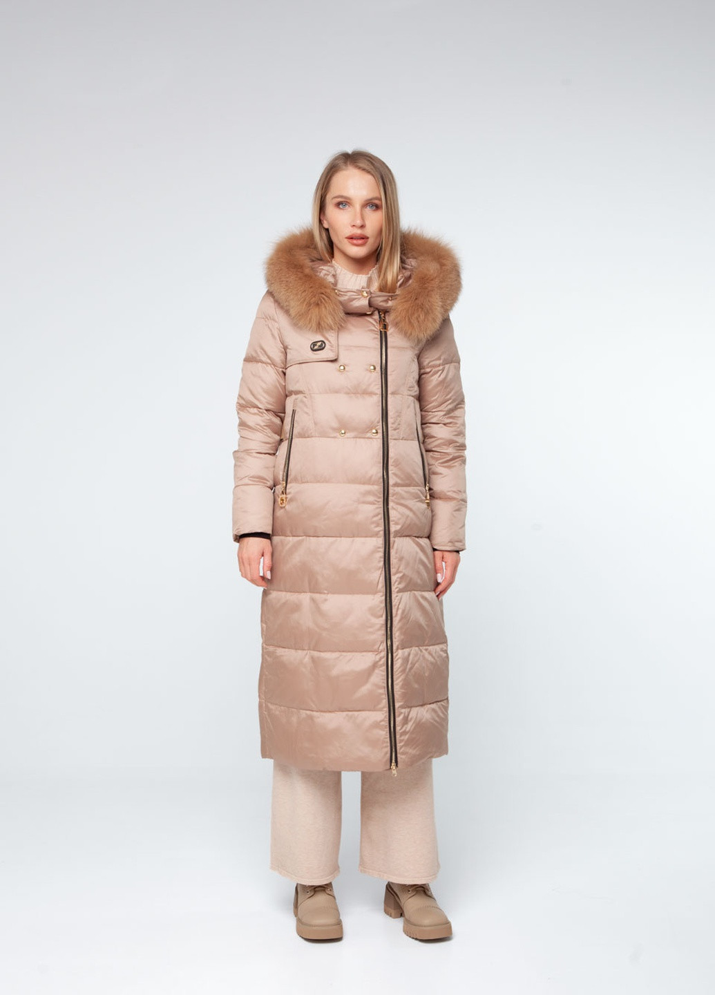 Бежевая зимняя утеплена куртка з обробкою хутром єнота Vo-tarun 855