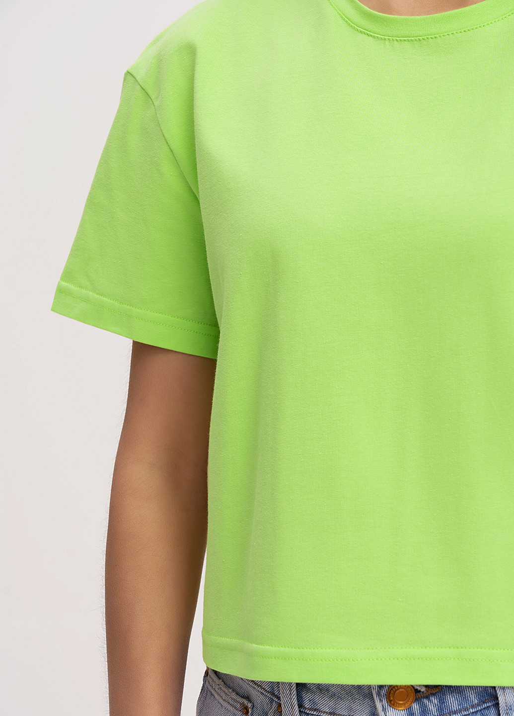 Салатова літня футболка жіноча вкорочена KASTA design