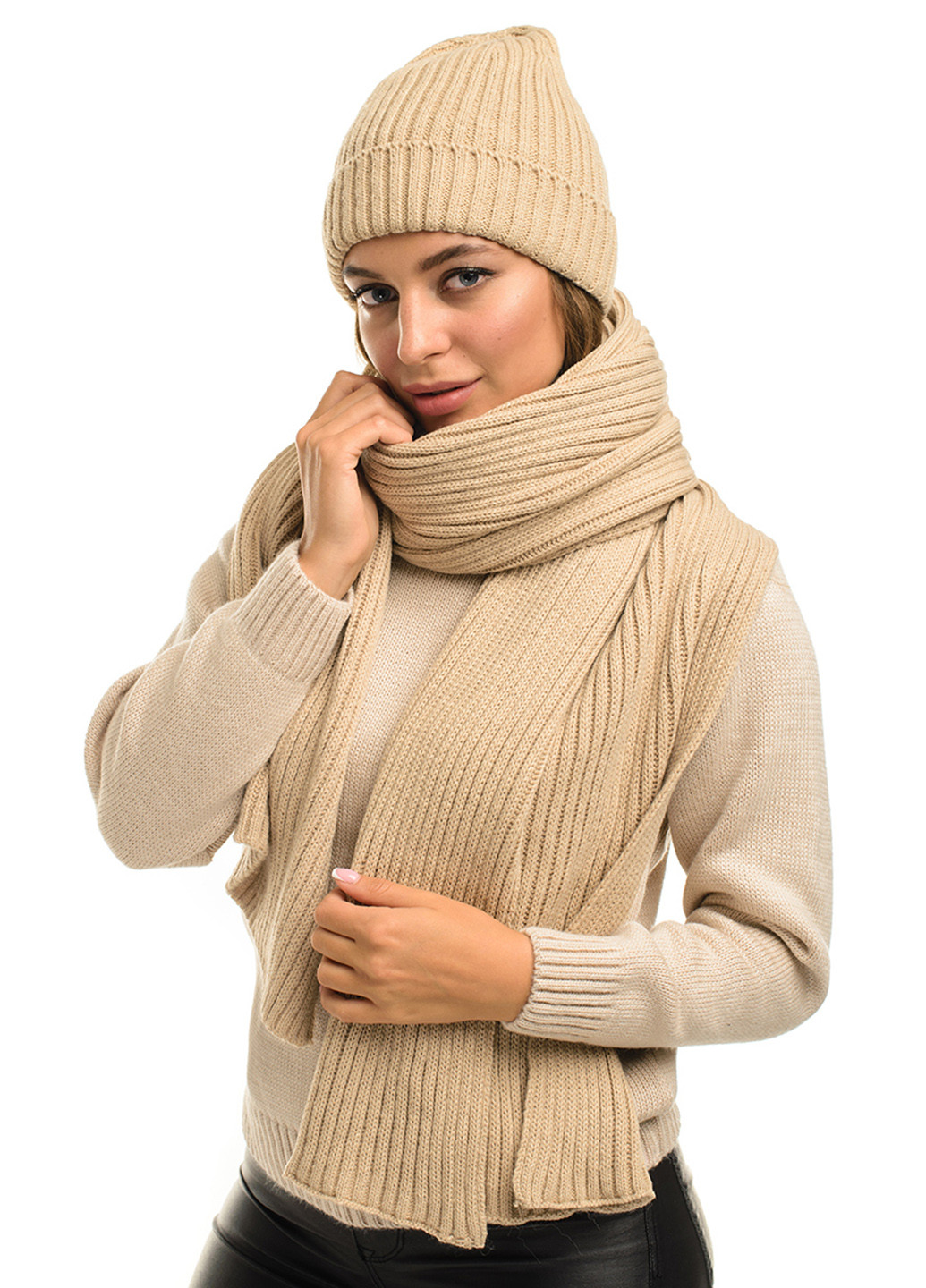 Бежевий зимній комплект (шапка, шарф) SVTR