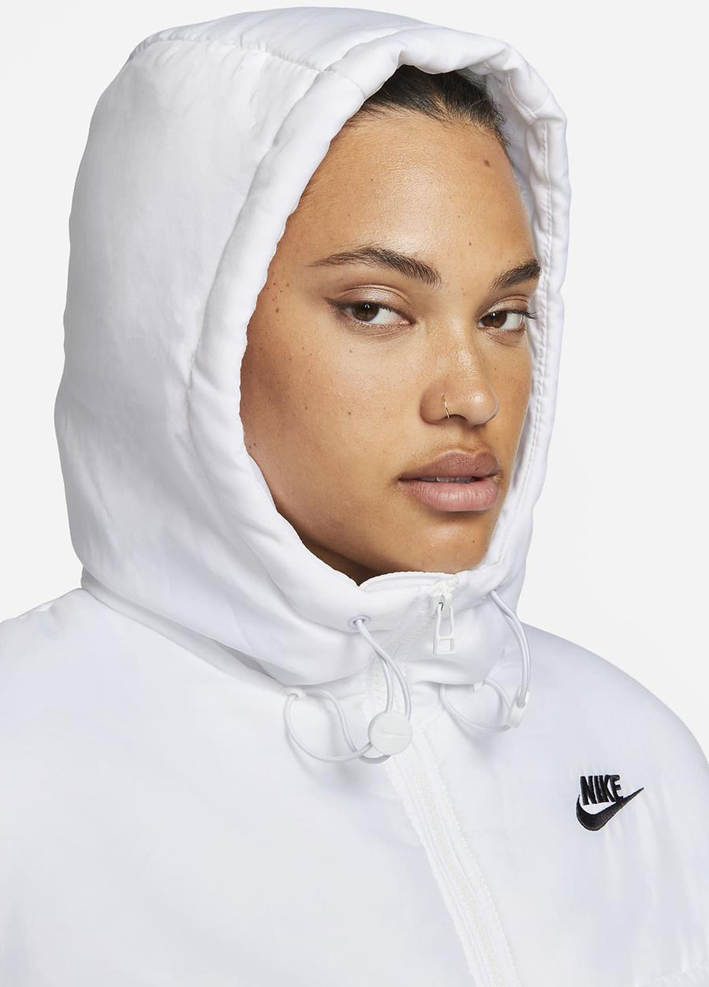 Белая демисезонная куртка fb7675-100 Nike Sportswear Classic Puffer