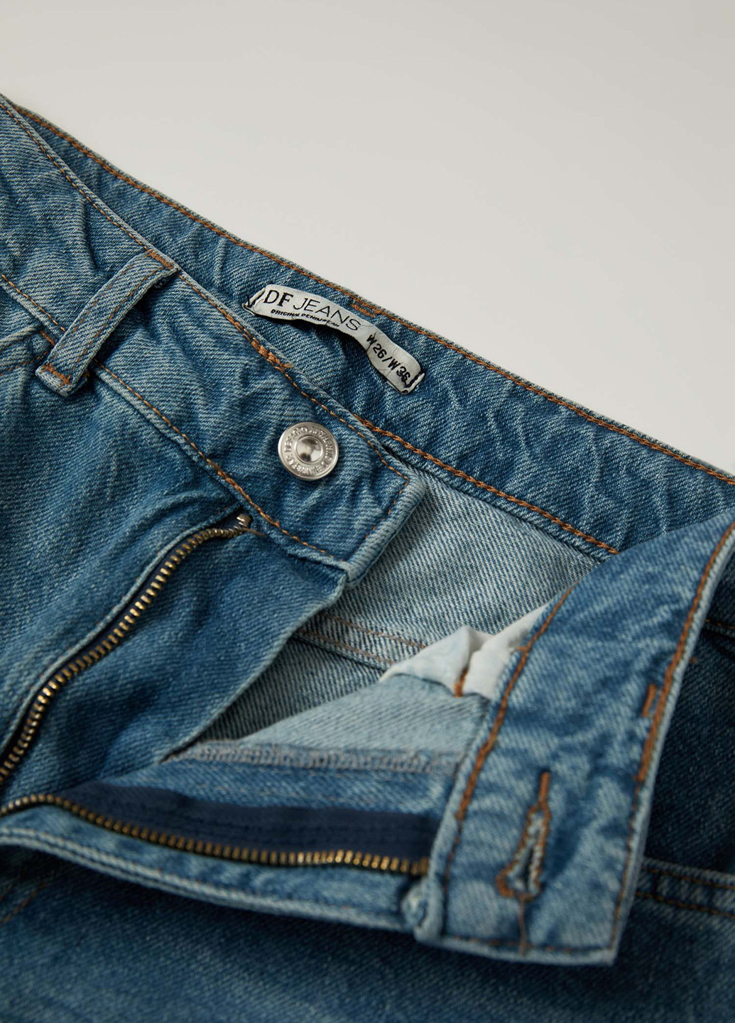 Светло-синие демисезонные зауженные, укороченные джинсы DeFacto