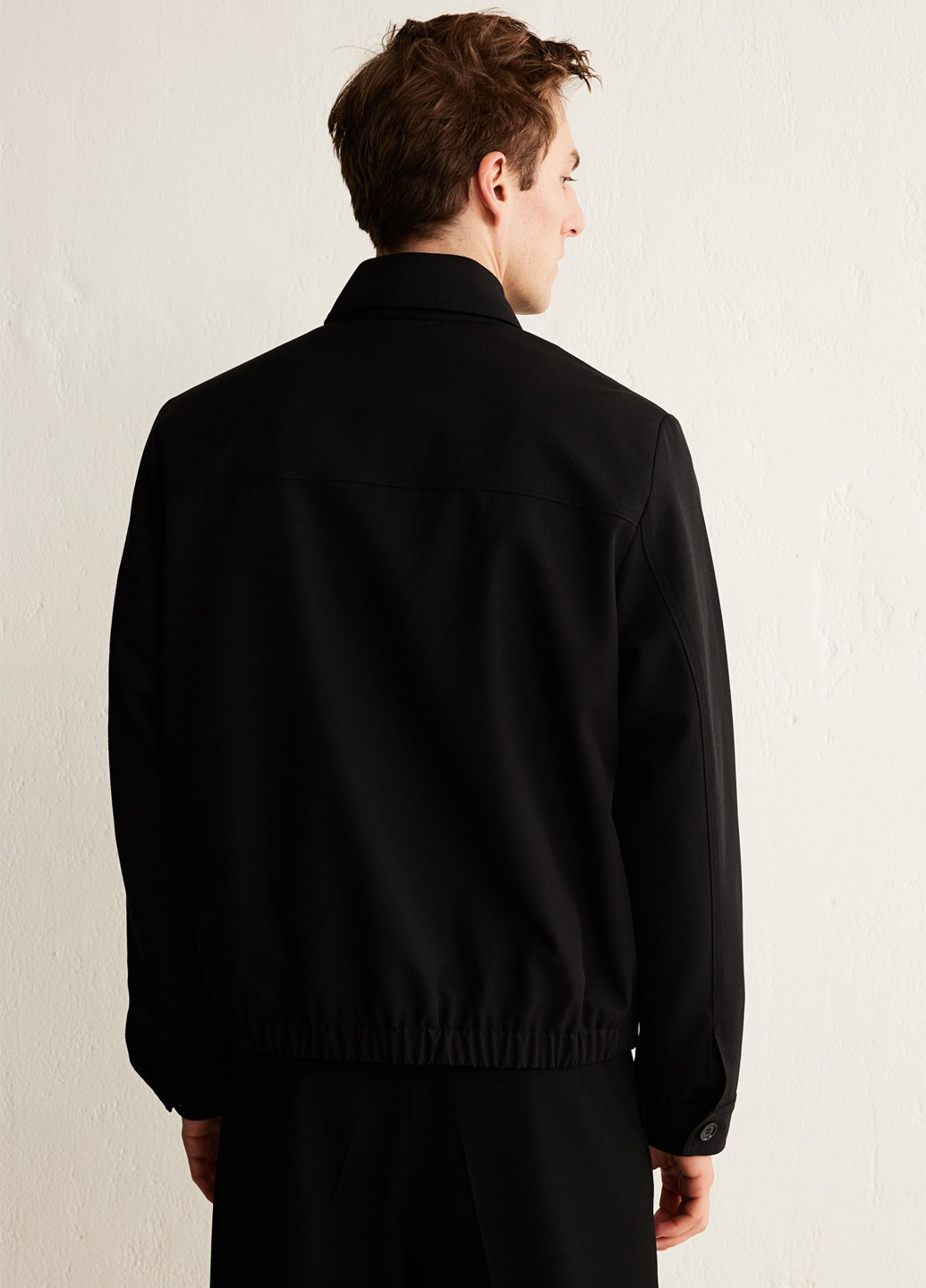 Черная демисезонная куртка H&M