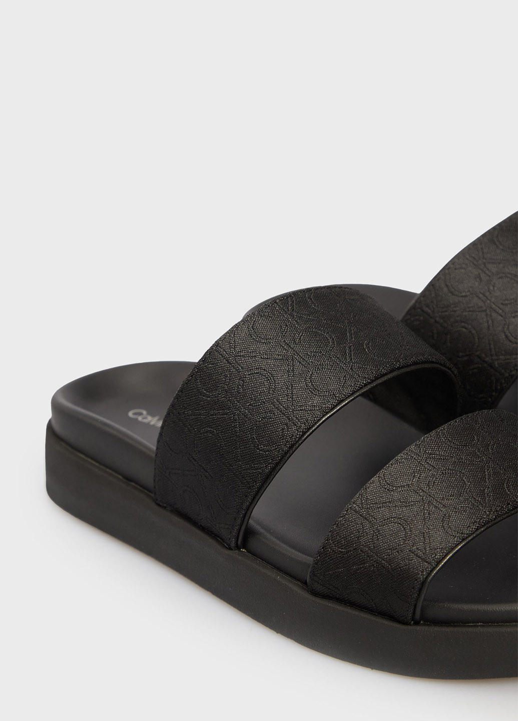 Черные шлепанцы Calvin Klein с логотипом