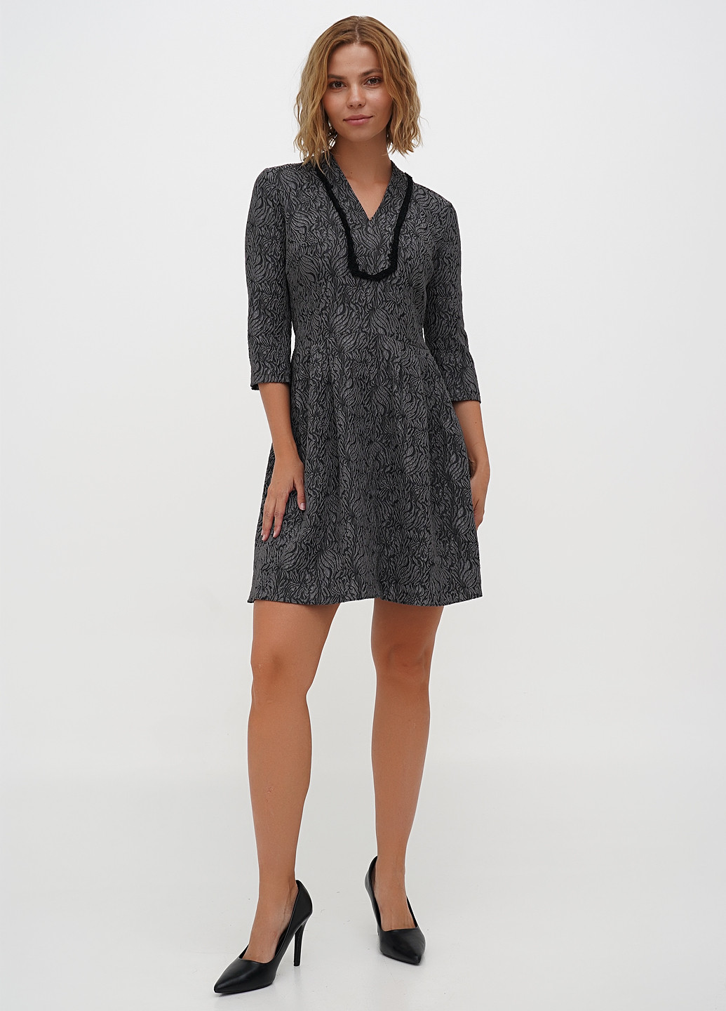 Серое кэжуал платье клеш Sassofono с цветочным принтом