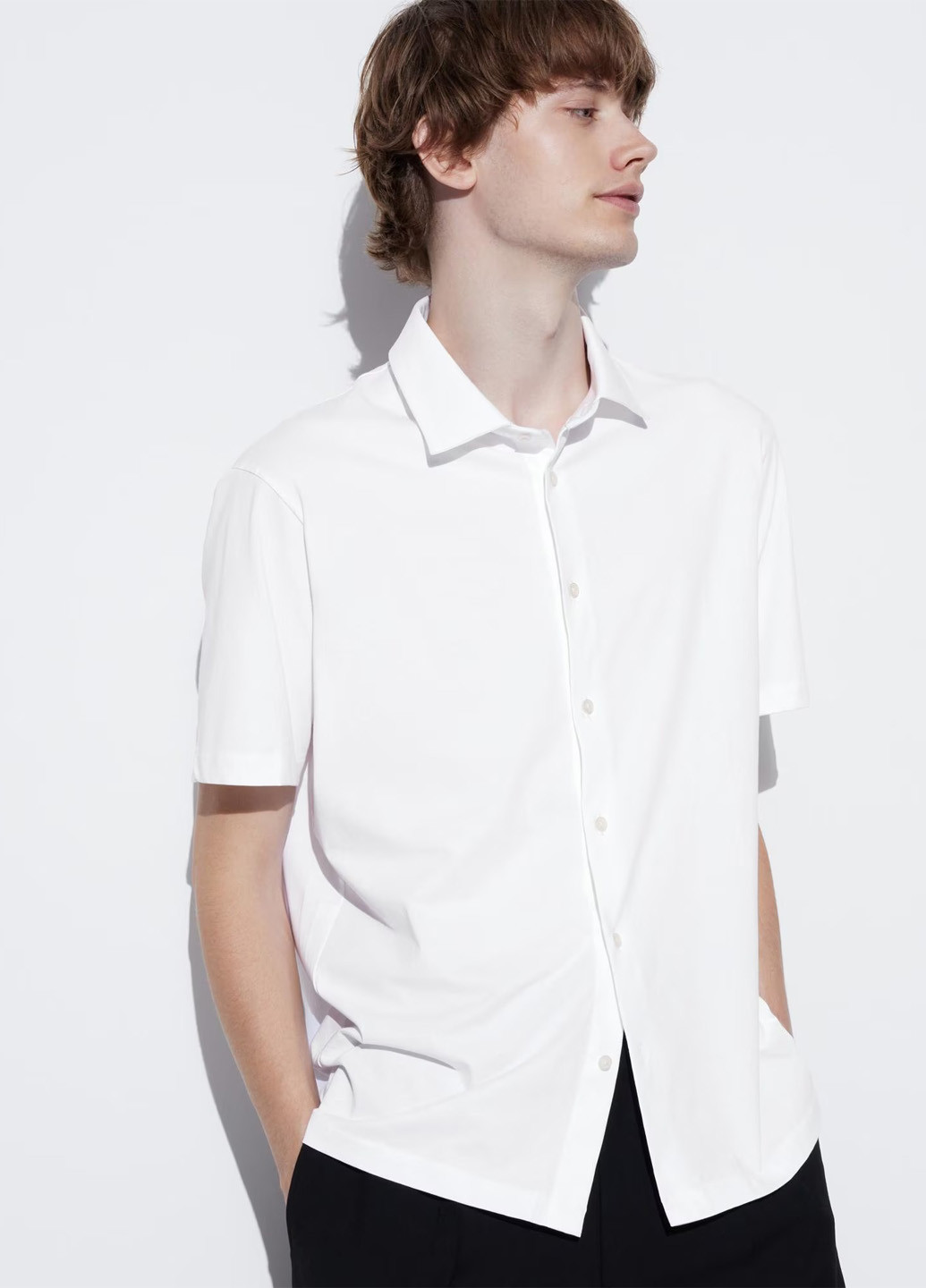 Белая кэжуал рубашка однотонная Uniqlo