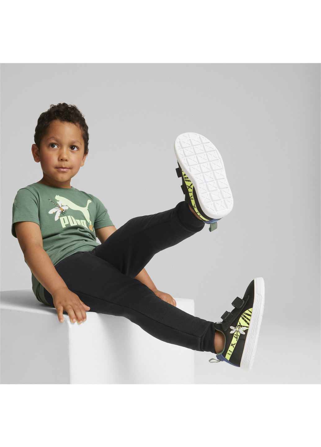 Черные детские кроссовки suede light flex small world alternative closure sneakers kids Puma